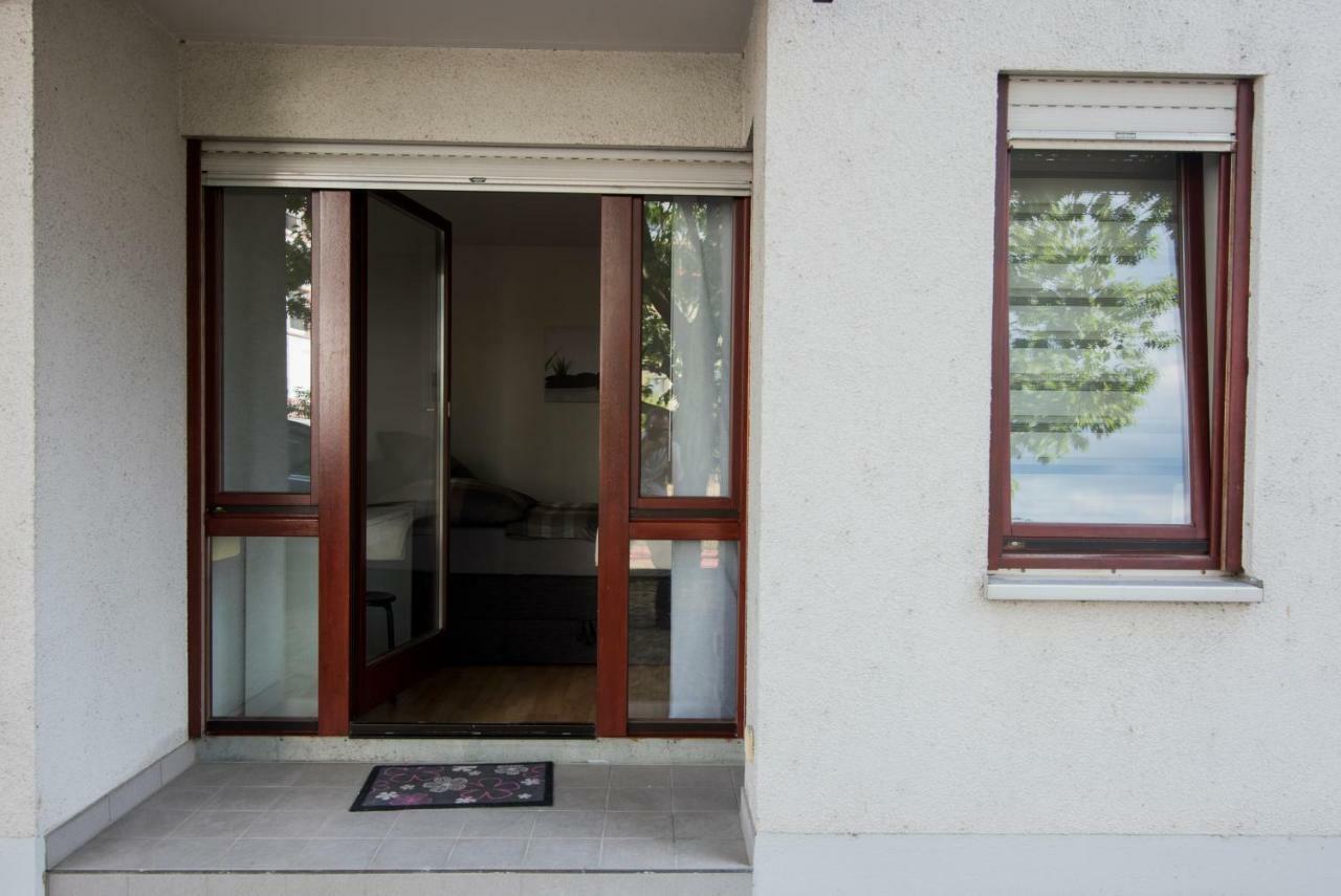 Ferienwohnung Dennis 罗拉赫 外观 照片